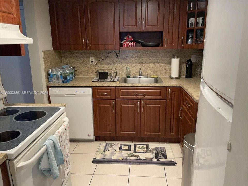 Active With Contract: $1,625 (1 beds, 1 baths, 778 Square Feet)