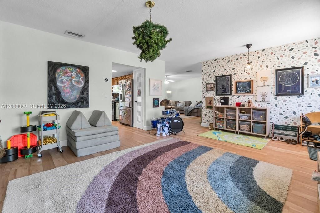 For Sale: $870,000 (4 beds, 2 baths, 2374 Square Feet)