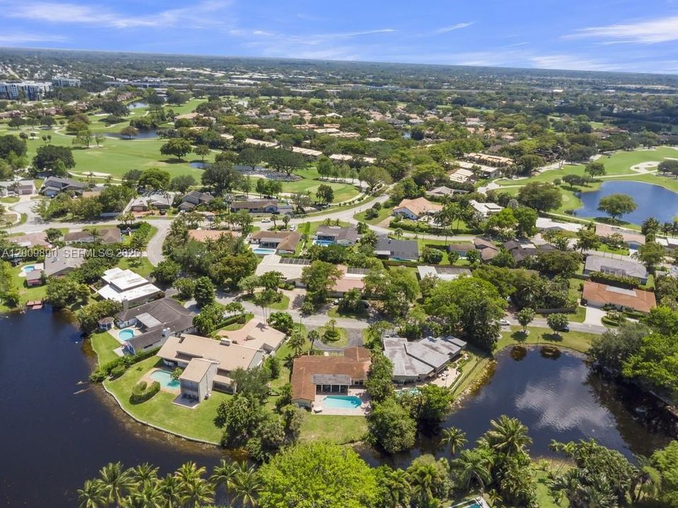 For Sale: $870,000 (4 beds, 2 baths, 2374 Square Feet)