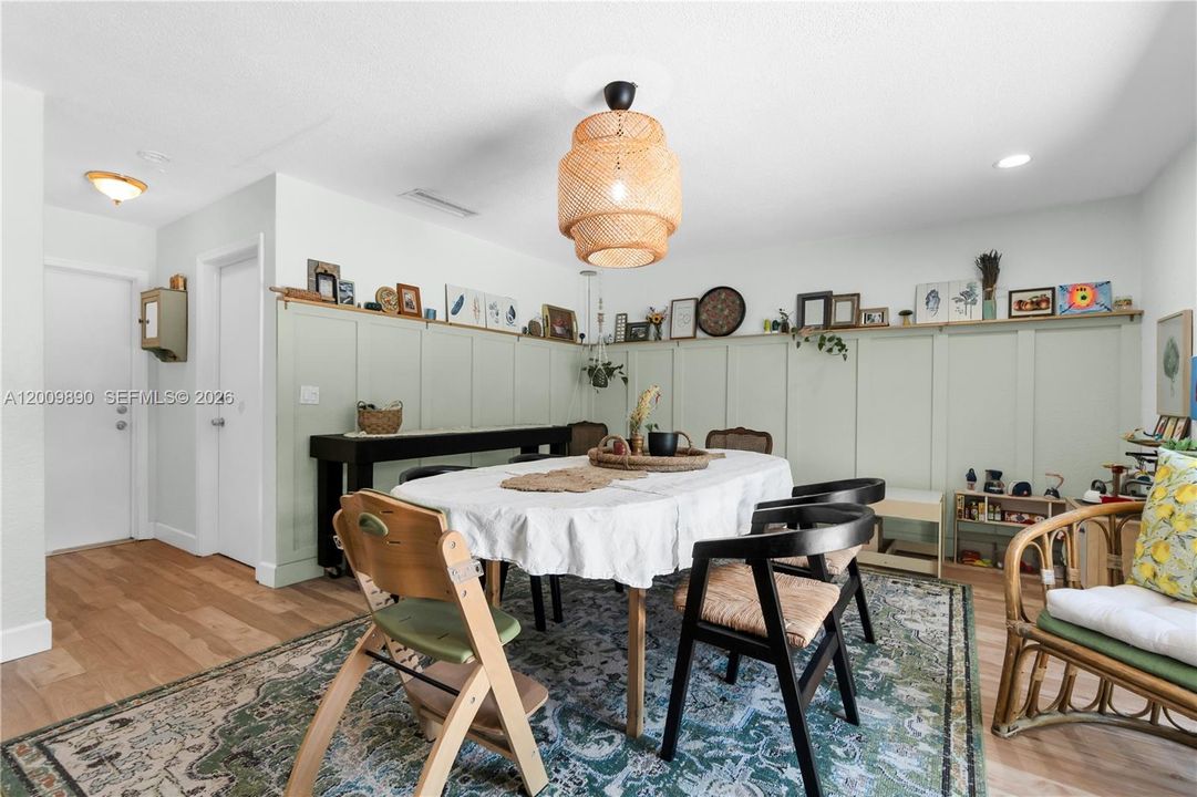 For Sale: $870,000 (4 beds, 2 baths, 2374 Square Feet)