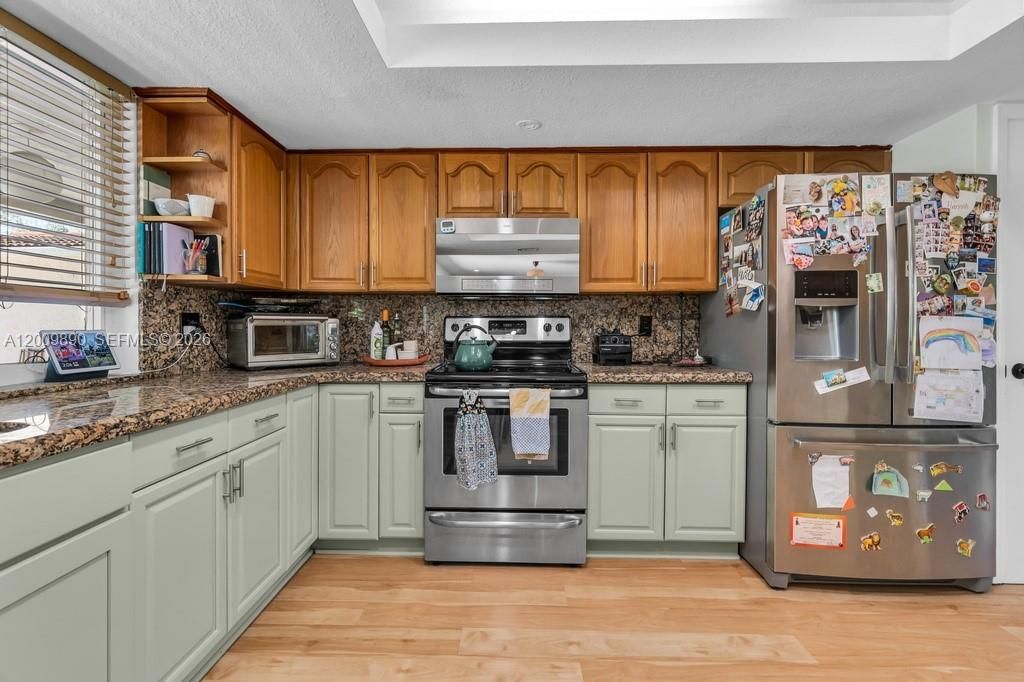 For Sale: $870,000 (4 beds, 2 baths, 2374 Square Feet)