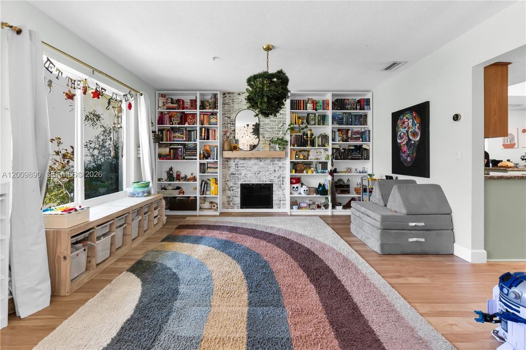 For Sale: $870,000 (4 beds, 2 baths, 2374 Square Feet)