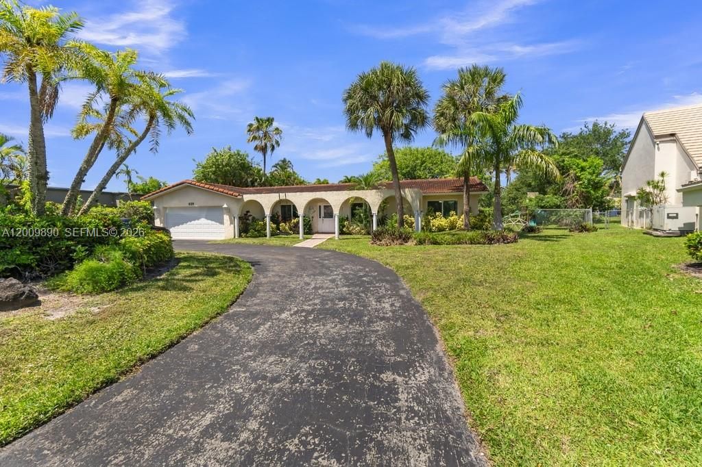 For Sale: $870,000 (4 beds, 2 baths, 2374 Square Feet)