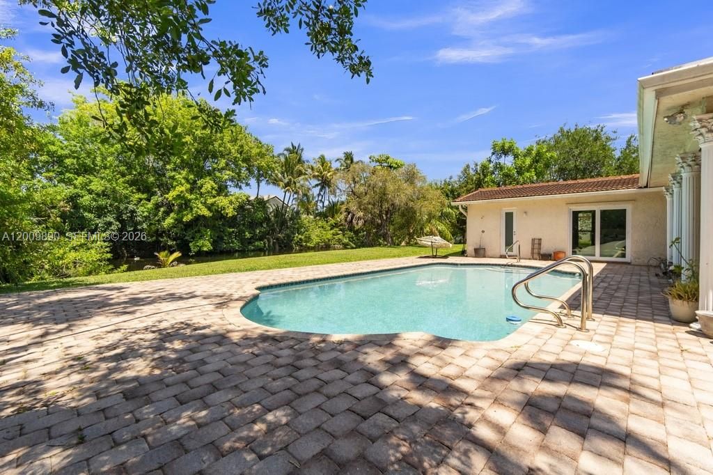 For Sale: $870,000 (4 beds, 2 baths, 2374 Square Feet)