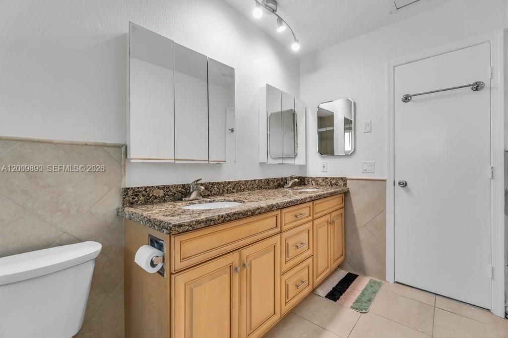 For Sale: $870,000 (4 beds, 2 baths, 2374 Square Feet)