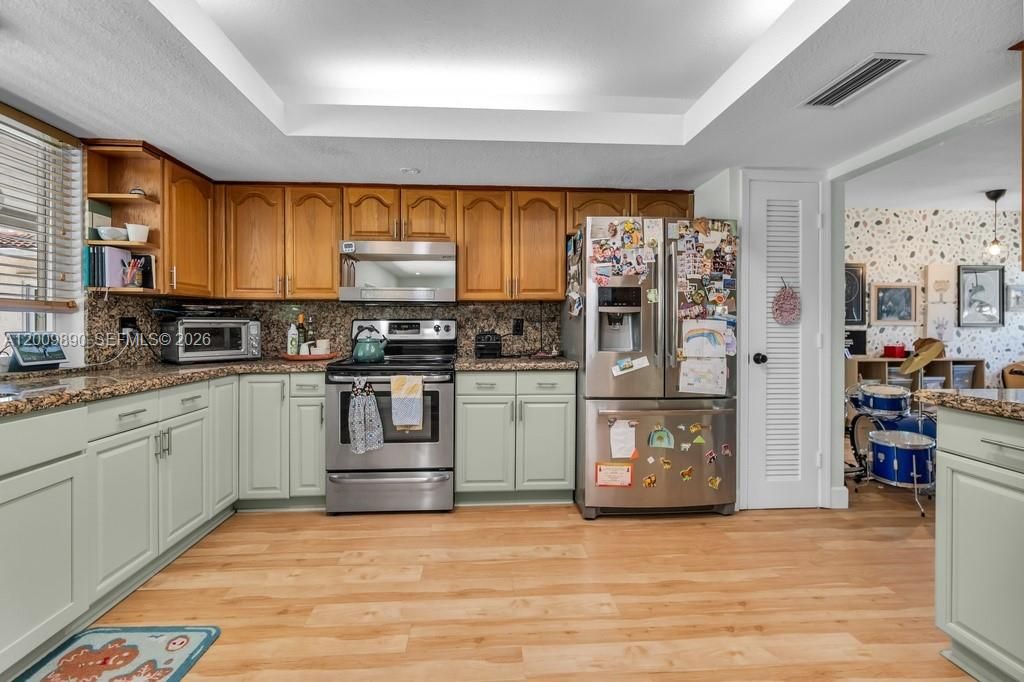 For Sale: $870,000 (4 beds, 2 baths, 2374 Square Feet)