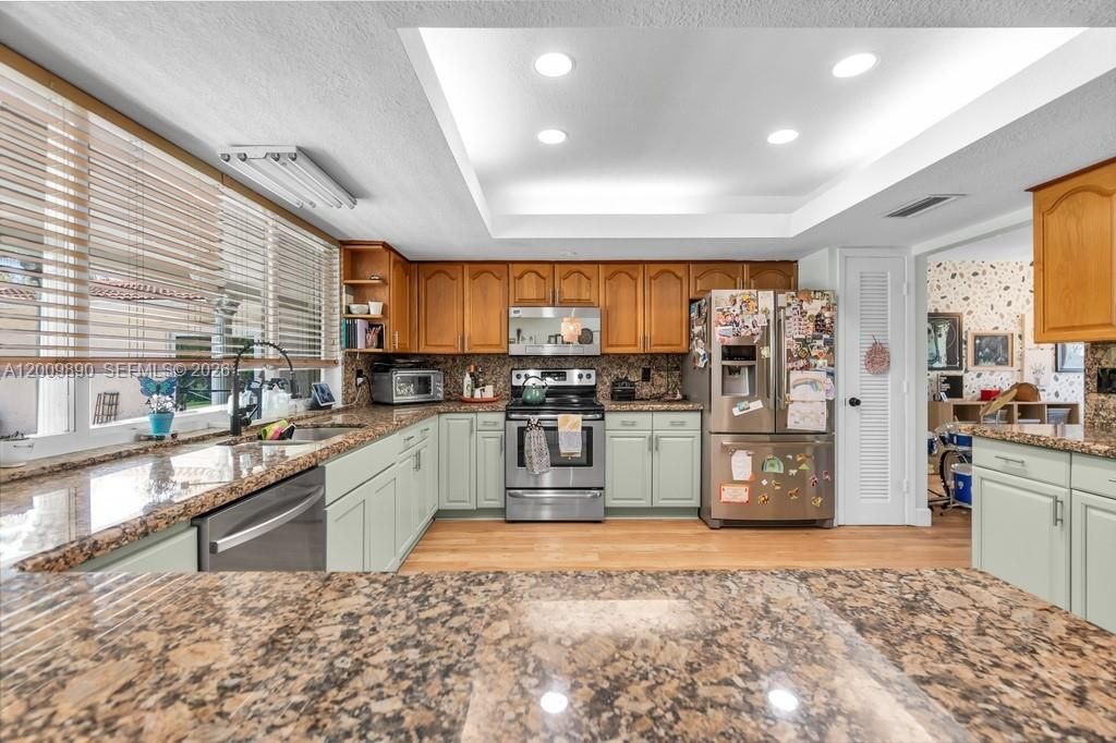 For Sale: $870,000 (4 beds, 2 baths, 2374 Square Feet)