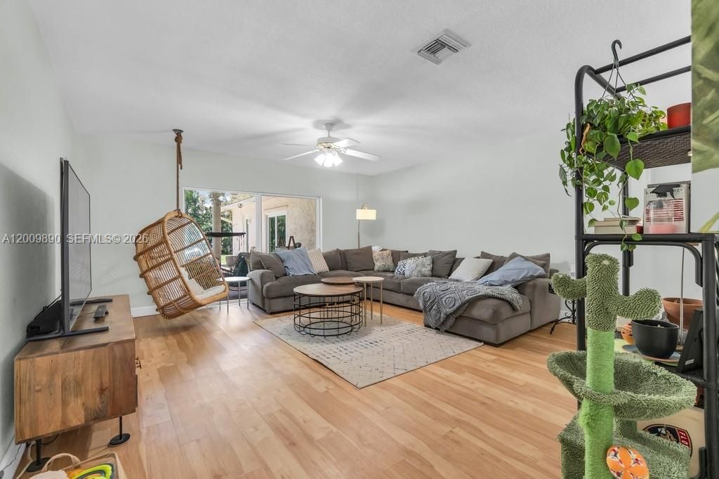 For Sale: $870,000 (4 beds, 2 baths, 2374 Square Feet)