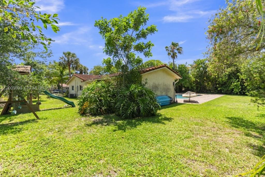 For Sale: $870,000 (4 beds, 2 baths, 2374 Square Feet)