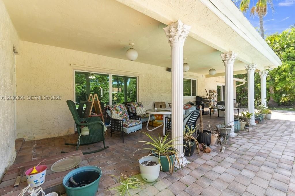 For Sale: $870,000 (4 beds, 2 baths, 2374 Square Feet)