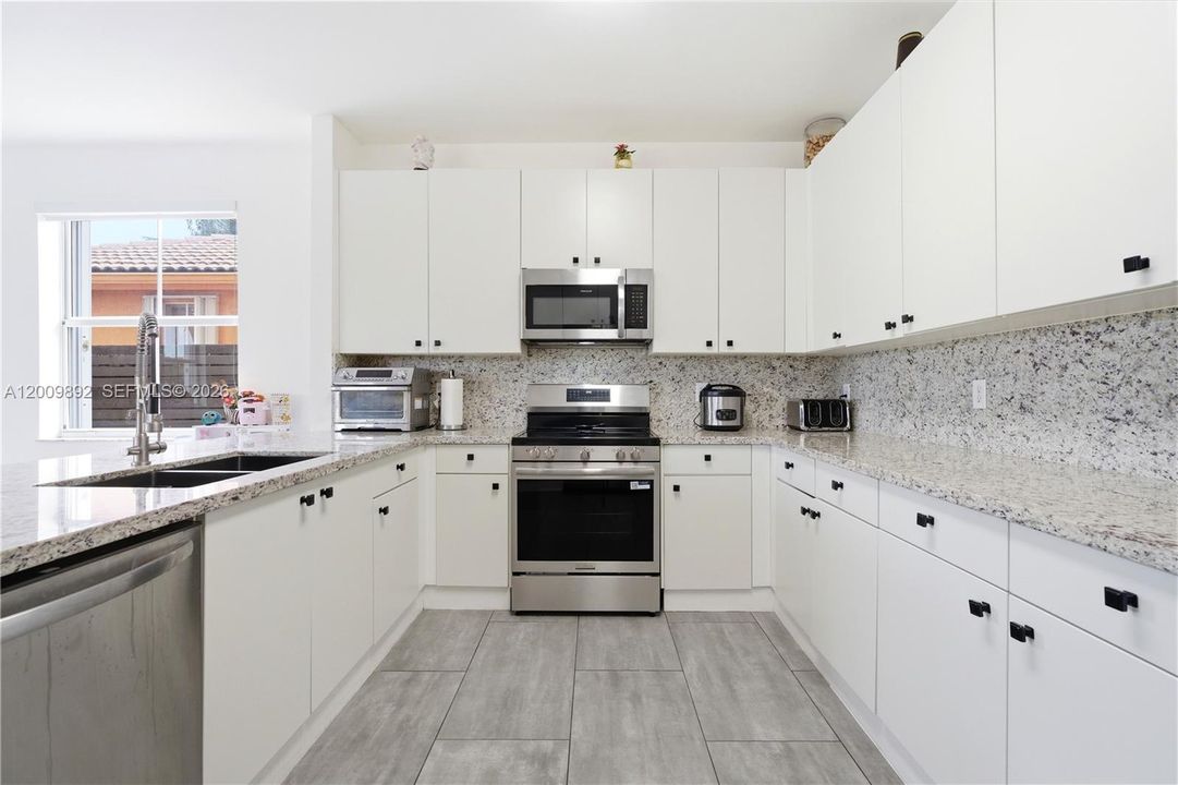 For Sale: $1,200,000 (4 beds, 4 baths, 2975 Square Feet)