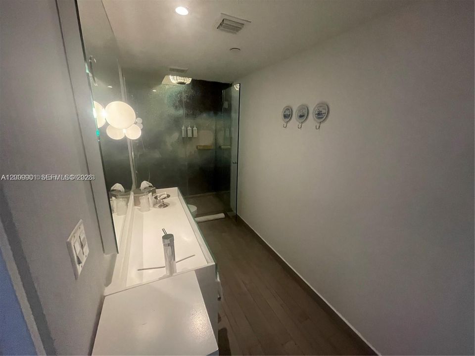 Active With Contract: $250,000 (0 beds, 1 baths, 508 Square Feet)
