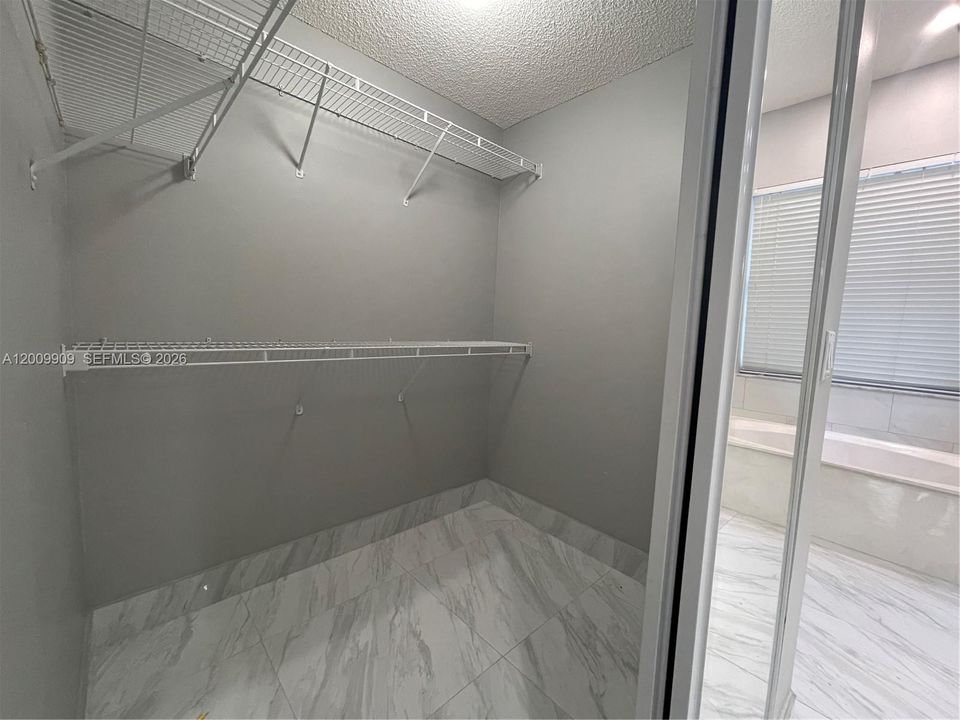 Activo con contrato: $4,400 (3 camas, 2 baños, 1814 Pies cuadrados)