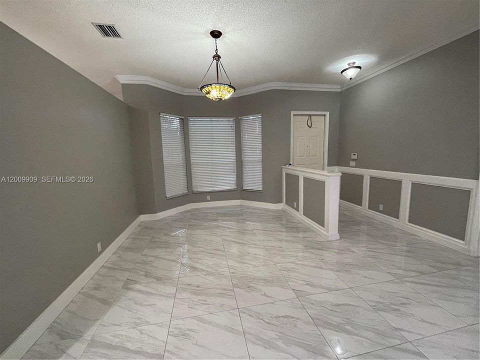 Activo con contrato: $4,400 (3 camas, 2 baños, 1814 Pies cuadrados)