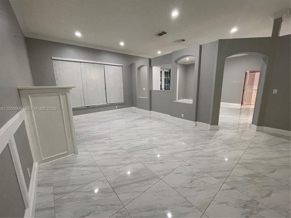 Activo con contrato: $4,400 (3 camas, 2 baños, 1814 Pies cuadrados)