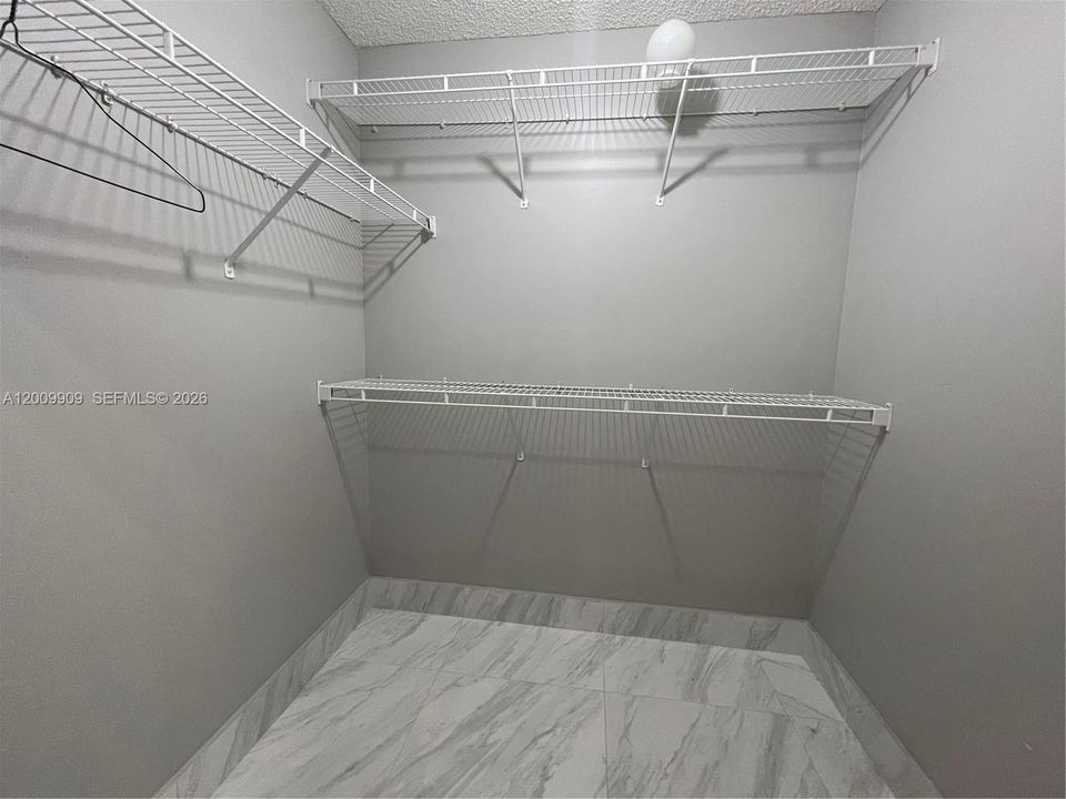 Activo con contrato: $4,400 (3 camas, 2 baños, 1814 Pies cuadrados)