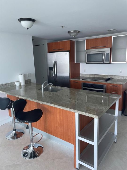 В аренду: $3,650 (2 спален, 2 ванн, 1179 Квадратных фут)