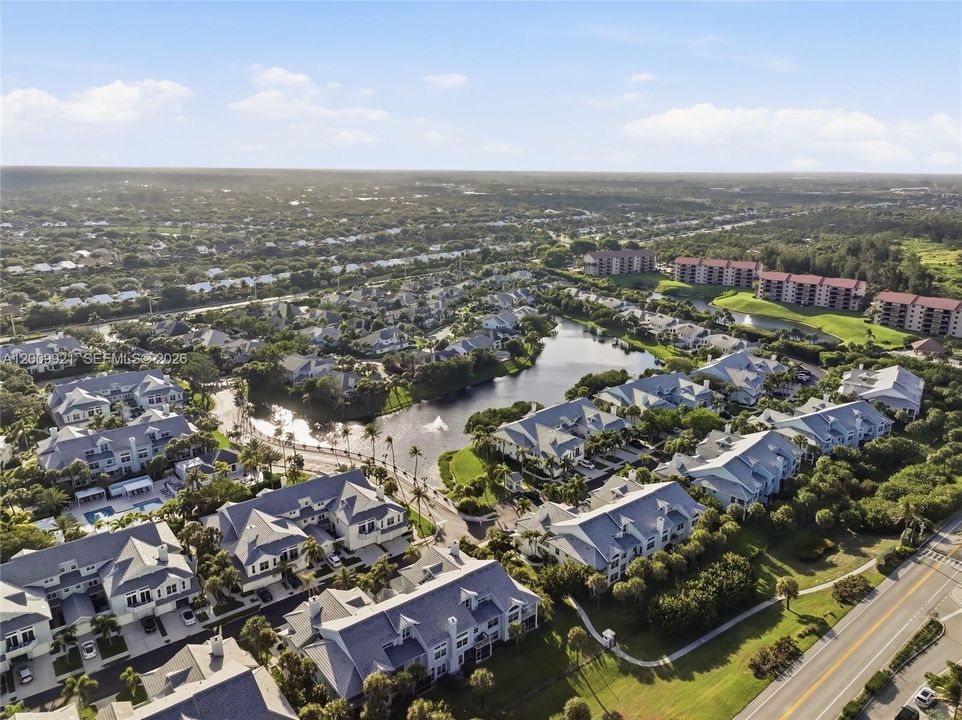 合同活跃: $739,900 (2 贝兹, 2 浴室, 1263 平方英尺)