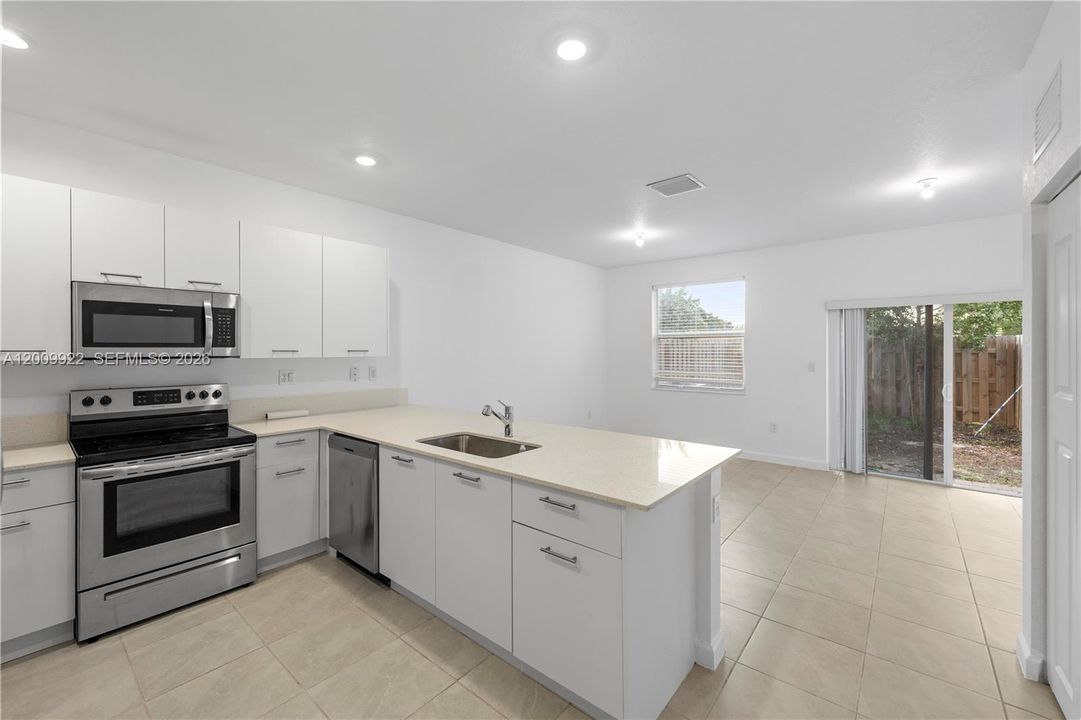 En Venta: $470,000 (3 camas, 2 baños, 1393 Pies cuadrados)