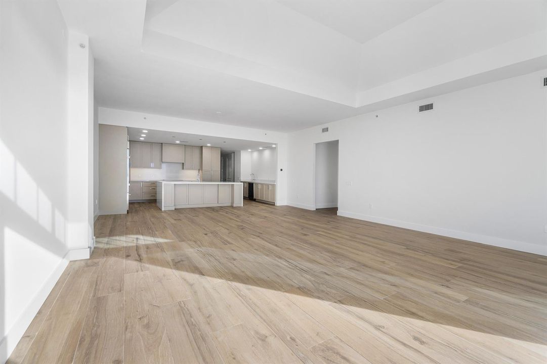 010-184LakeDrive-2302-PalmBeachShores-FL