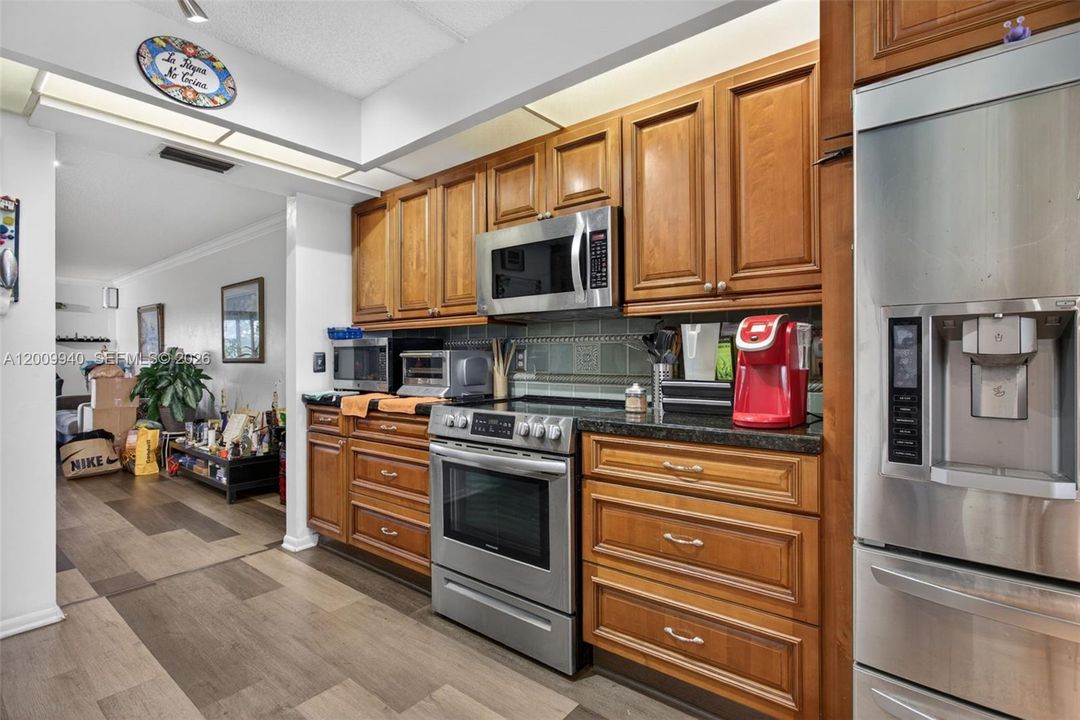 For Sale: $260,000 (2 beds, 2 baths, 1225 Square Feet)