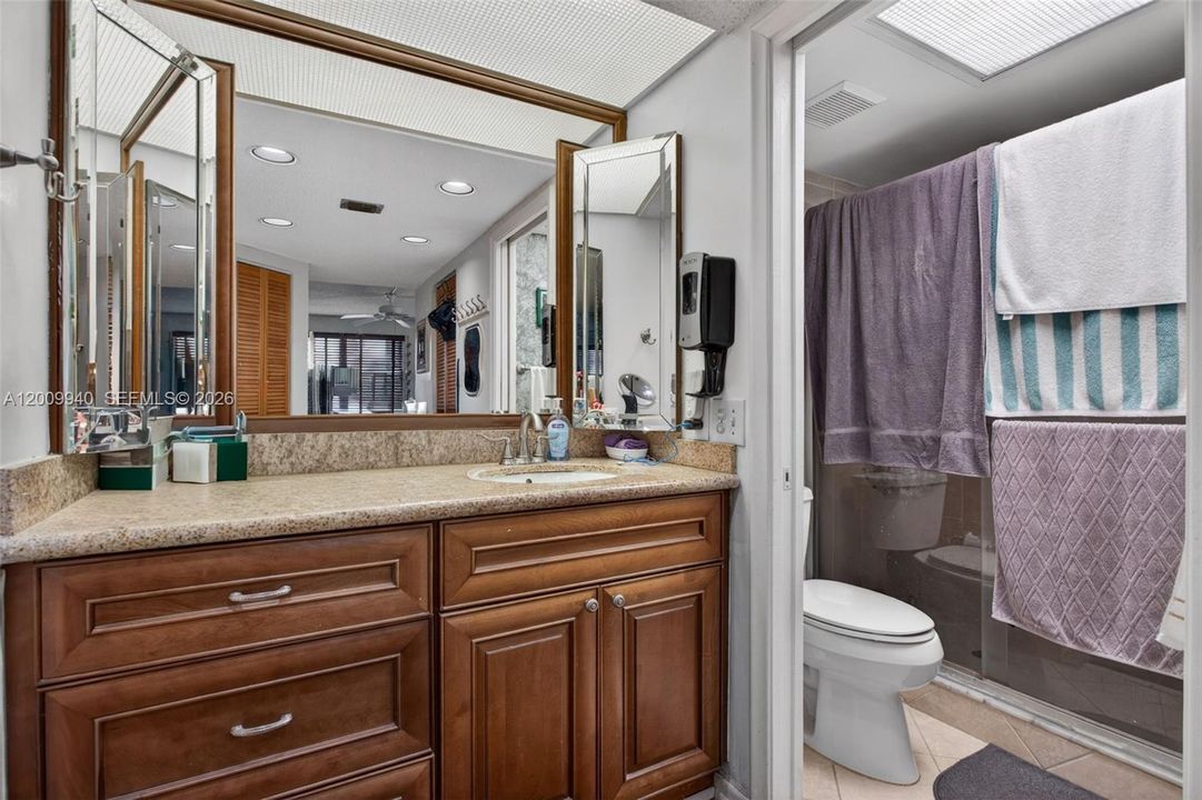For Sale: $260,000 (2 beds, 2 baths, 1225 Square Feet)