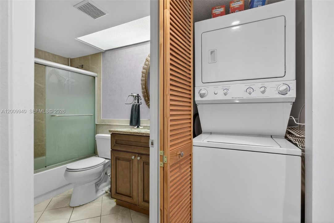 For Sale: $260,000 (2 beds, 2 baths, 1225 Square Feet)