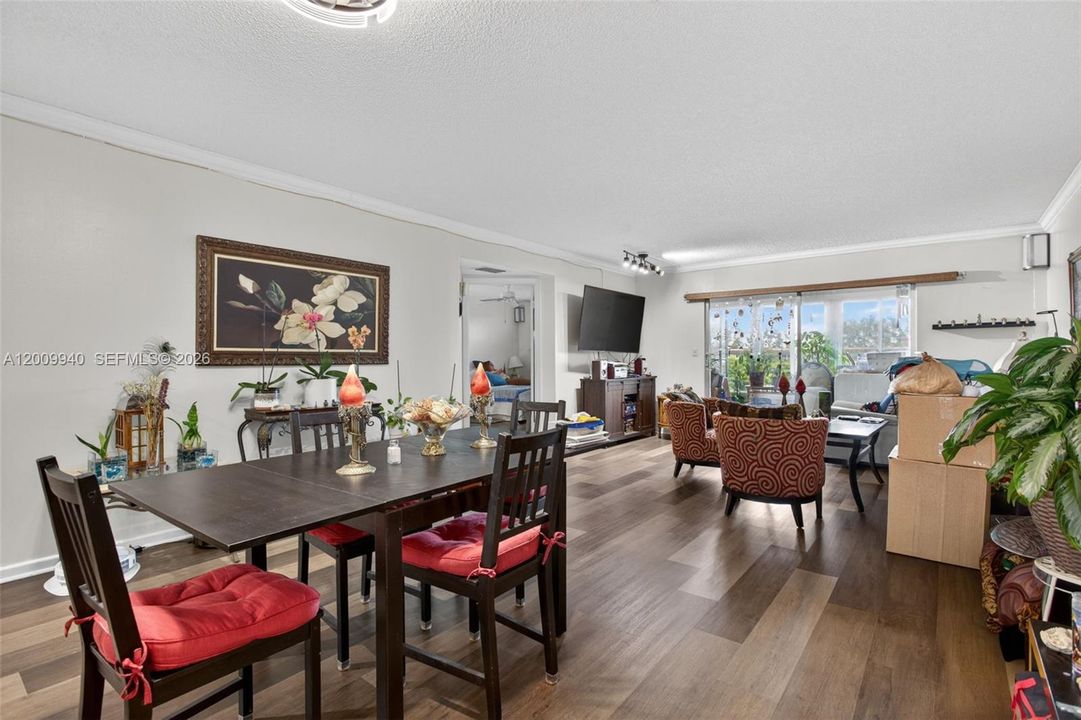 For Sale: $260,000 (2 beds, 2 baths, 1225 Square Feet)