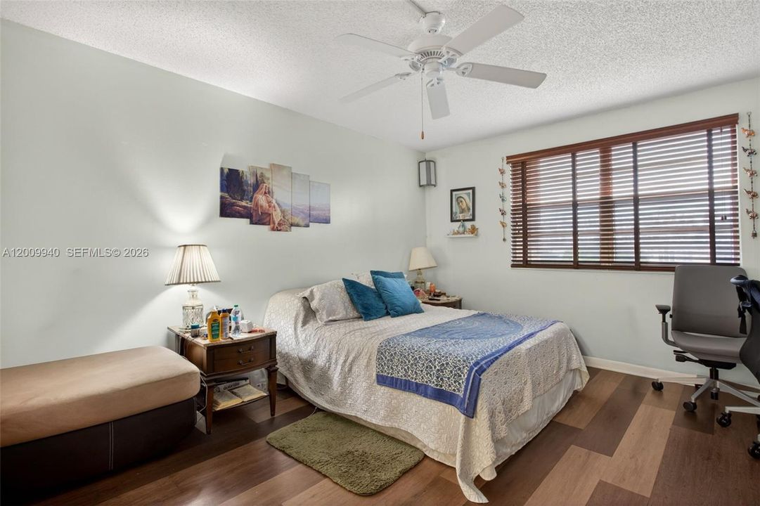 For Sale: $260,000 (2 beds, 2 baths, 1225 Square Feet)