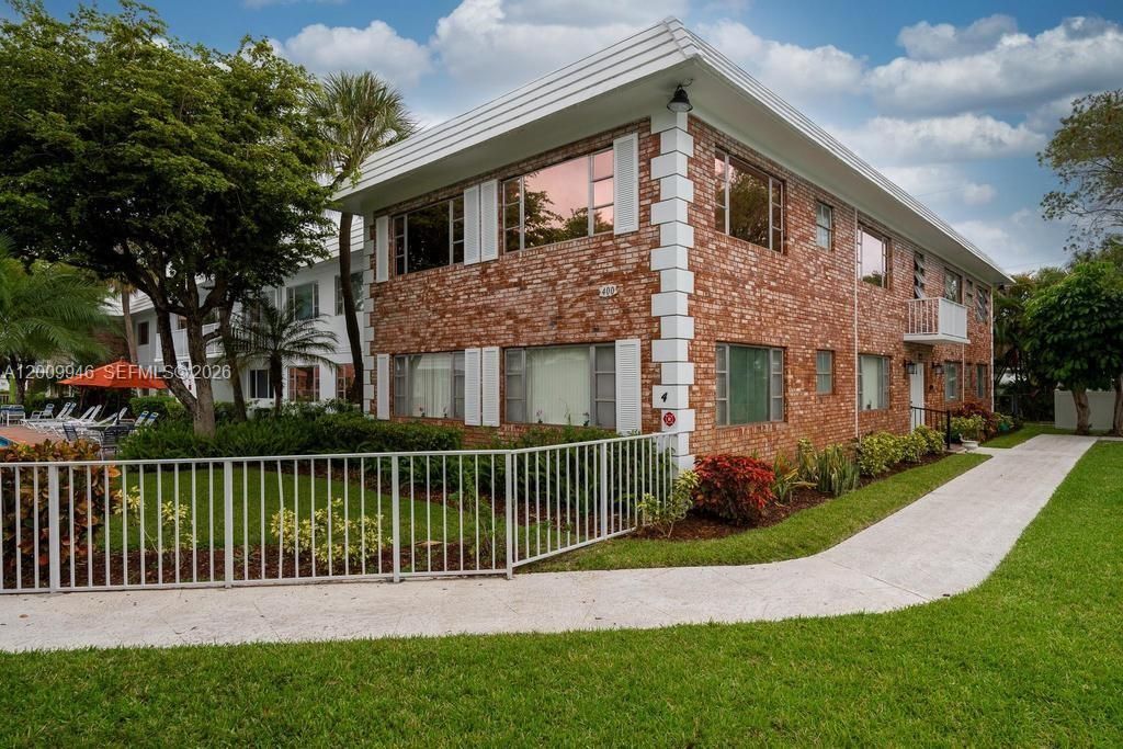 На продажу: $130,000 (2 спален, 2 ванн, 930 Квадратных фут)