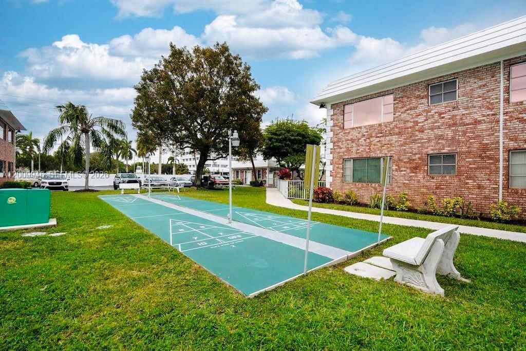 На продажу: $130,000 (2 спален, 2 ванн, 930 Квадратных фут)