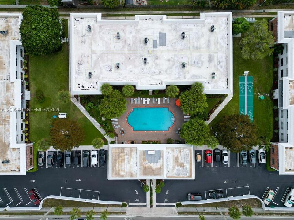 На продажу: $130,000 (2 спален, 2 ванн, 930 Квадратных фут)