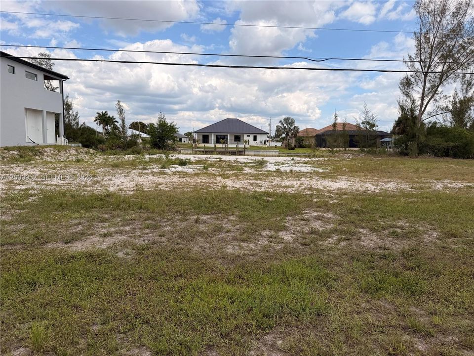 На продажу: $182,500 (0.23 acres)
