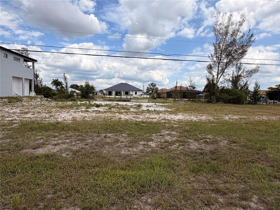 На продажу: $182,500 (0.23 acres)