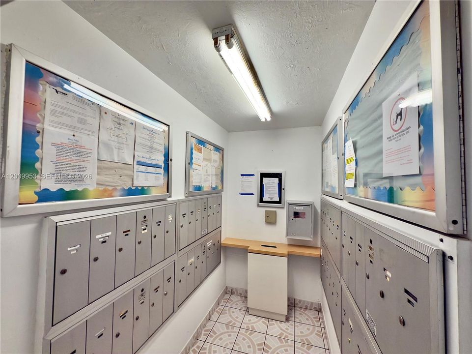 For Sale: $189,999 (1 beds, 1 baths, 812 Square Feet)