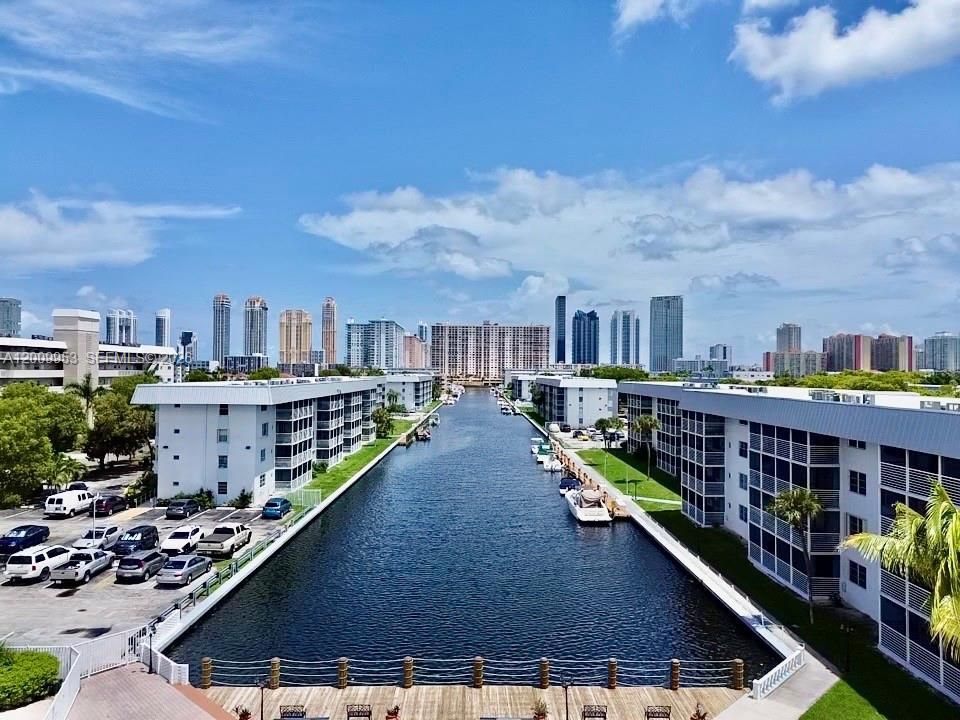For Sale: $189,999 (1 beds, 1 baths, 812 Square Feet)
