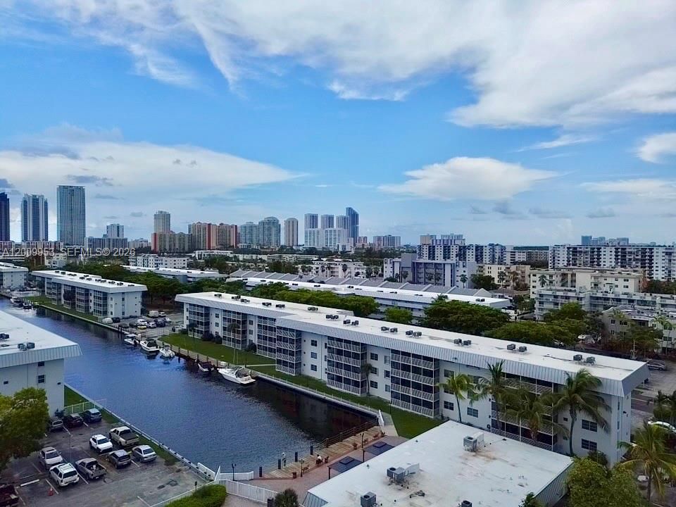 For Sale: $189,999 (1 beds, 1 baths, 812 Square Feet)