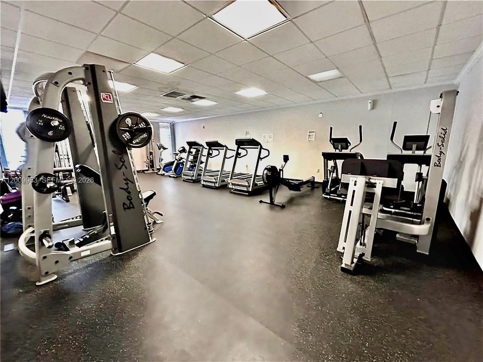 For Sale: $189,999 (1 beds, 1 baths, 812 Square Feet)