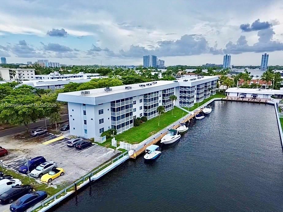 For Sale: $189,999 (1 beds, 1 baths, 812 Square Feet)