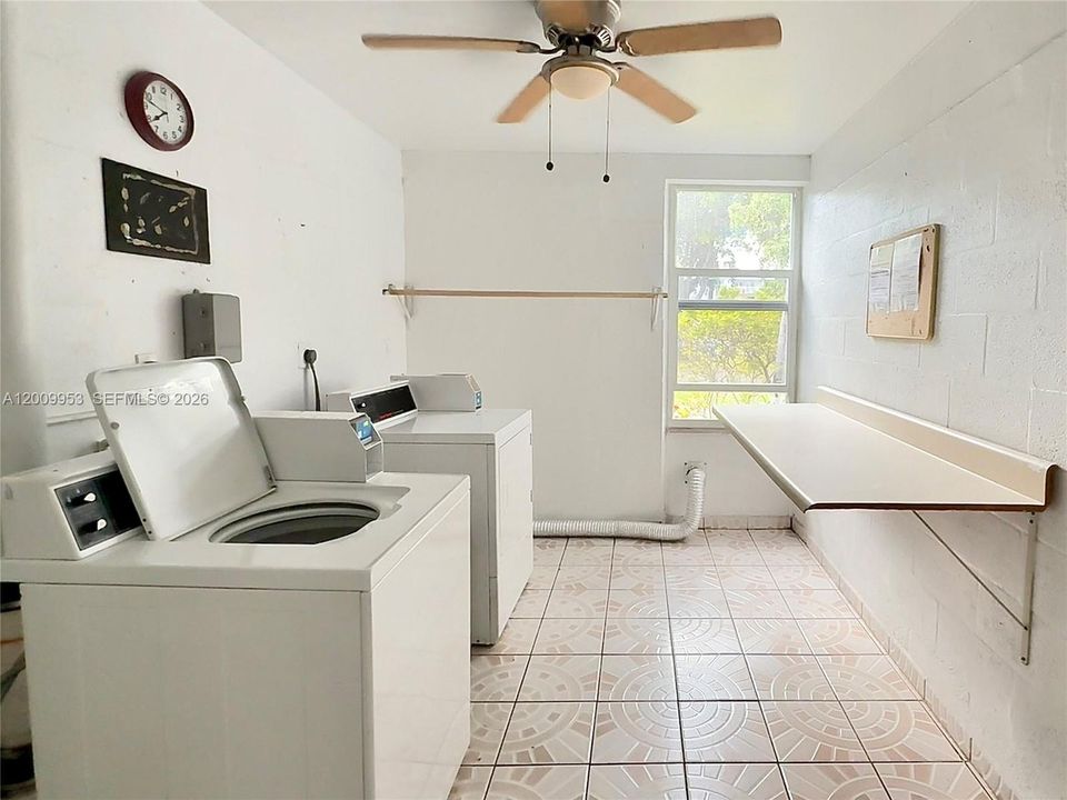 For Sale: $189,999 (1 beds, 1 baths, 812 Square Feet)