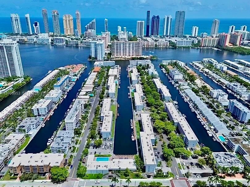 For Sale: $189,999 (1 beds, 1 baths, 812 Square Feet)