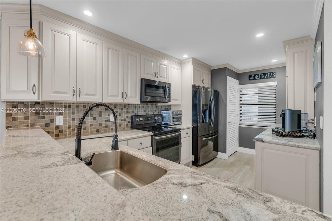 Active With Contract: $575,000 (2 beds, 2 baths, 1280 Square Feet)