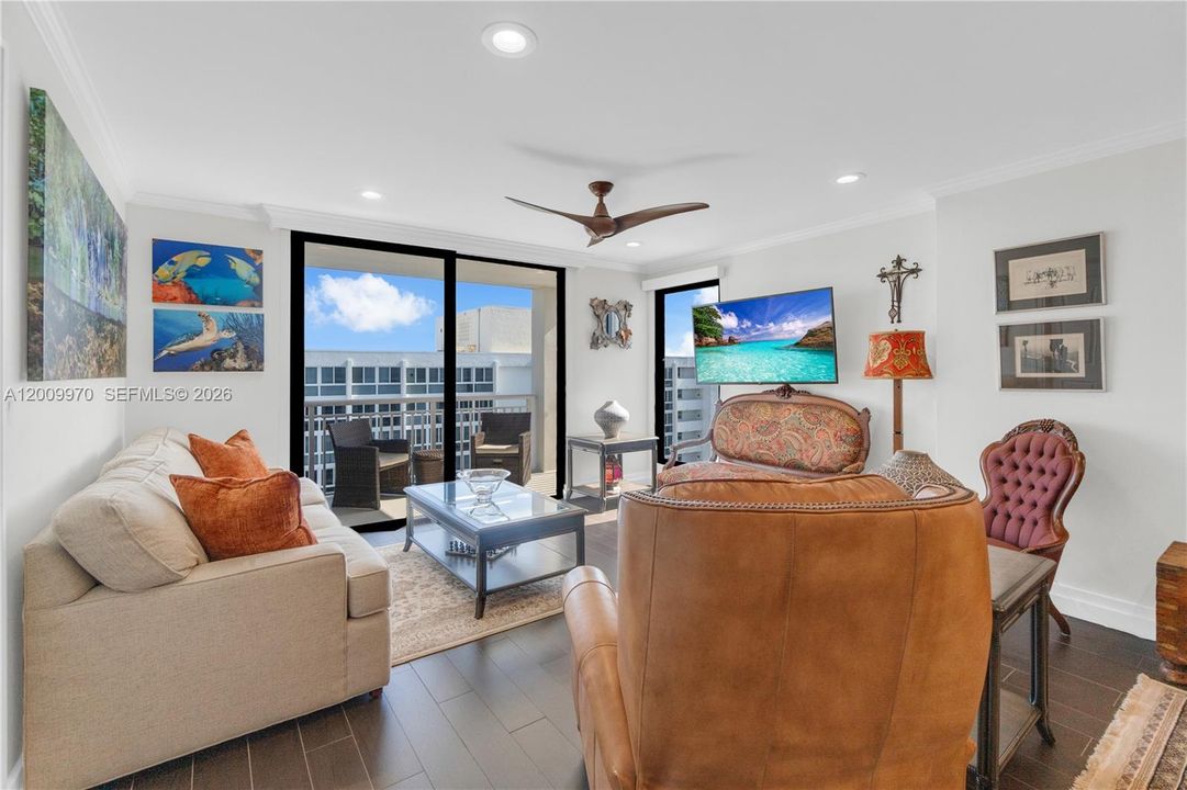 Active With Contract: $575,000 (2 beds, 2 baths, 1280 Square Feet)