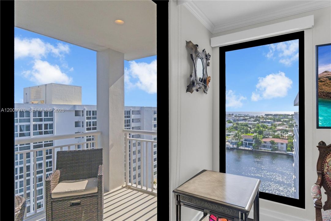 Active With Contract: $575,000 (2 beds, 2 baths, 1280 Square Feet)