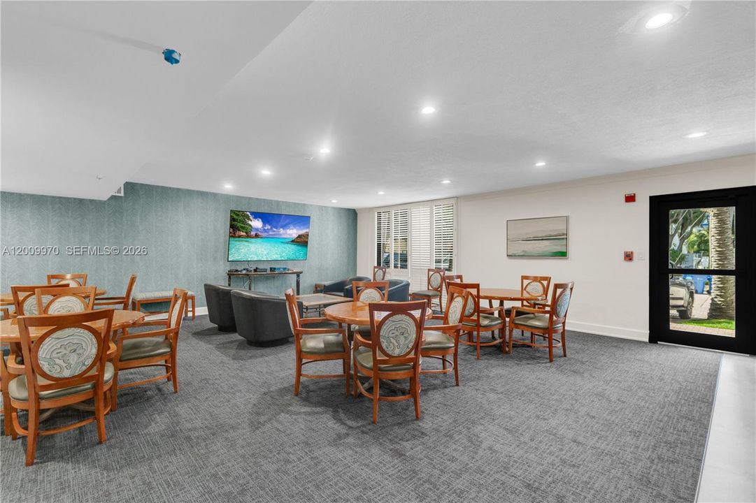 Active With Contract: $575,000 (2 beds, 2 baths, 1280 Square Feet)