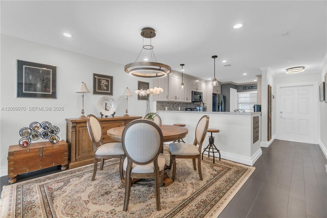 Active With Contract: $575,000 (2 beds, 2 baths, 1280 Square Feet)