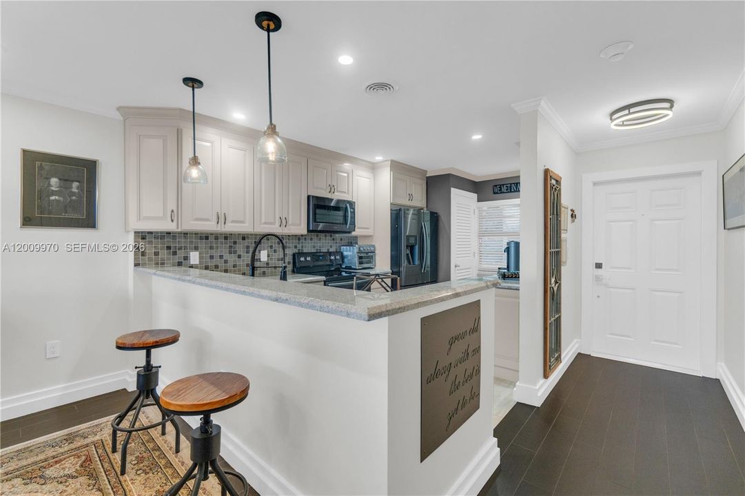 Active With Contract: $575,000 (2 beds, 2 baths, 1280 Square Feet)