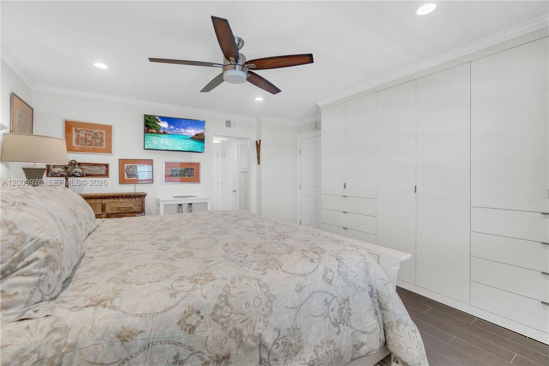 Active With Contract: $575,000 (2 beds, 2 baths, 1280 Square Feet)
