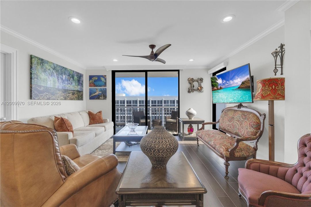 Active With Contract: $575,000 (2 beds, 2 baths, 1280 Square Feet)