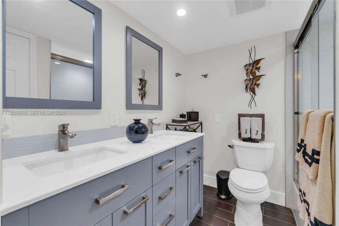 Active With Contract: $575,000 (2 beds, 2 baths, 1280 Square Feet)